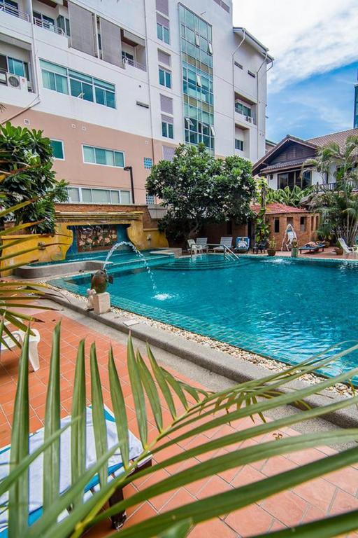 Sutus Court 4 Hotel Pattaya Exterior photo