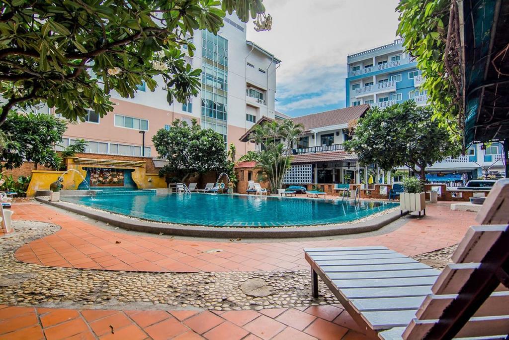 Sutus Court 4 Hotel Pattaya Exterior photo