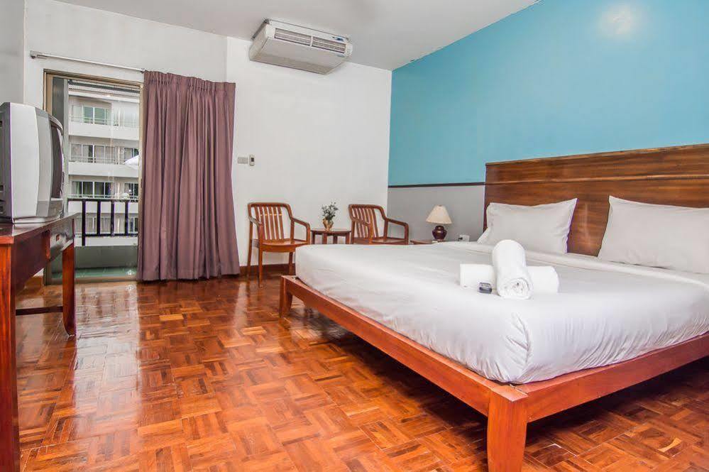 Sutus Court 4 Hotel Pattaya Exterior photo