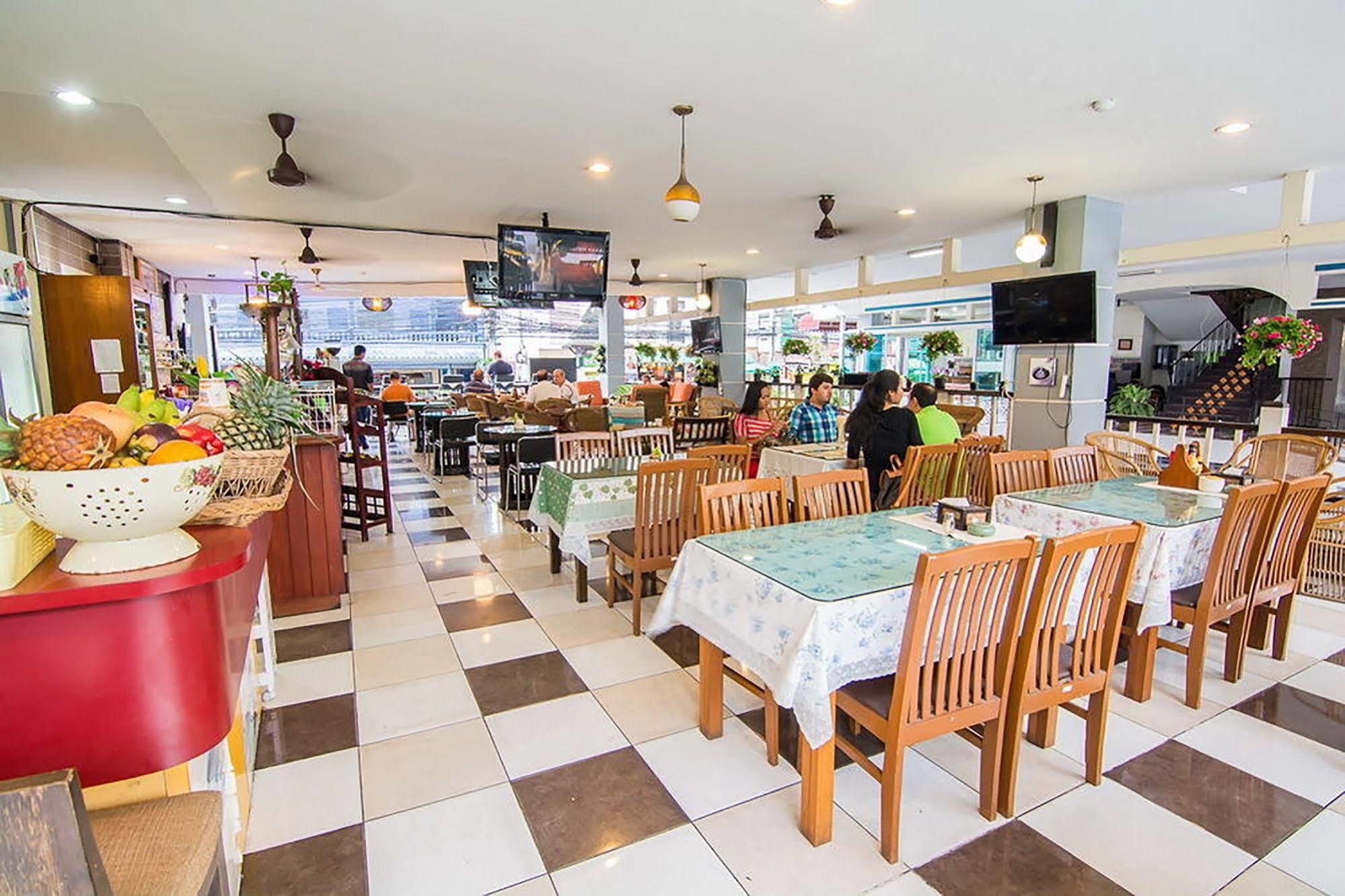 Sutus Court 4 Hotel Pattaya Exterior photo