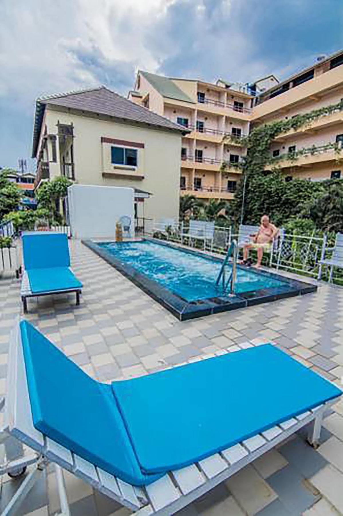 Sutus Court 4 Hotel Pattaya Exterior photo