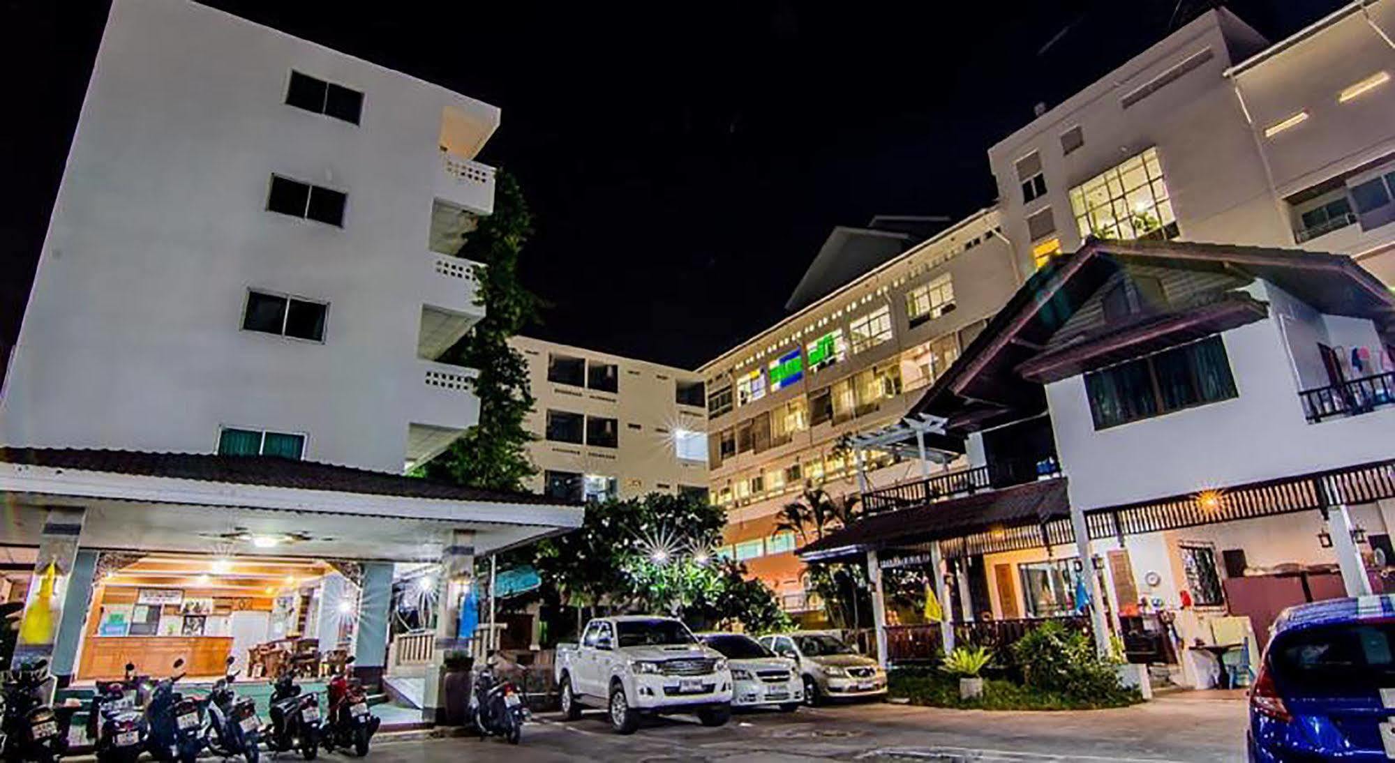 Sutus Court 4 Hotel Pattaya Exterior photo