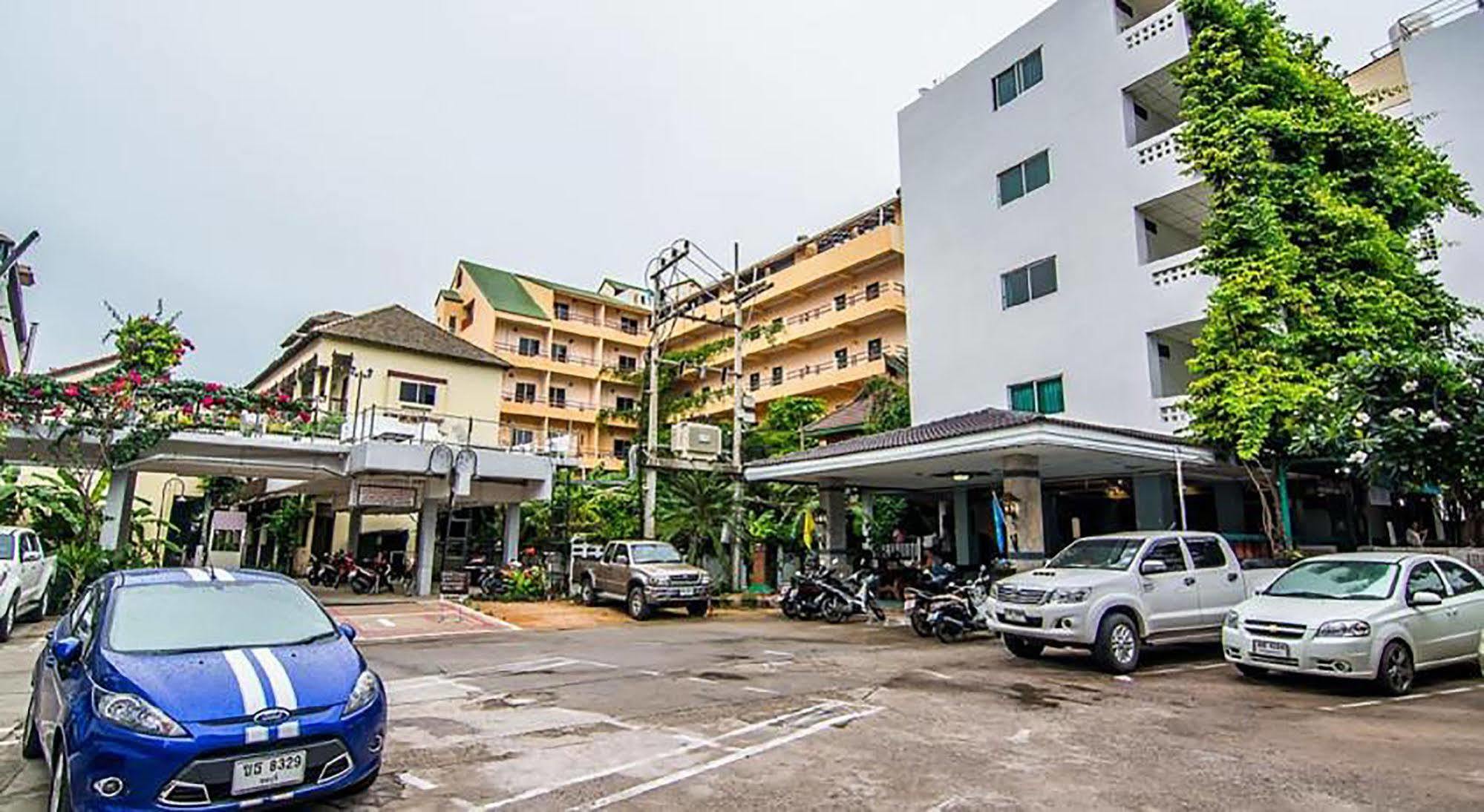 Sutus Court 4 Hotel Pattaya Exterior photo